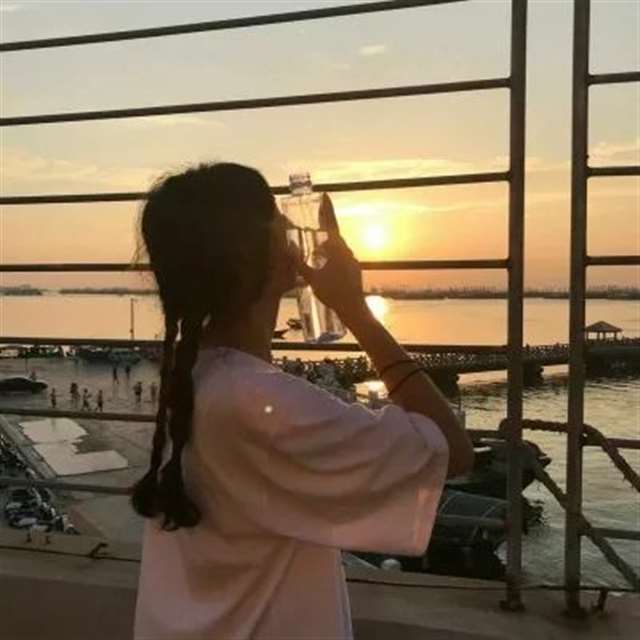 微信男生&女生背影头像:一个伤感,一个唯美