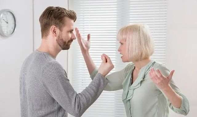 中年女人,在婚姻遭遇背叛后,再痛苦和愤怒,这3件事都不要去做