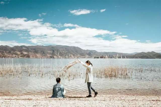 “人到中年,丈夫出轨”