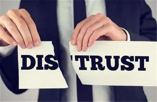 信任与背叛的交织