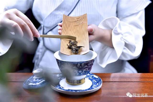  很多人疏离家人，却对他人轻易交心，最后换来伤害