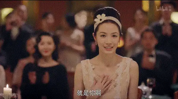 双镜，是照应出女性之间情谊的牵连