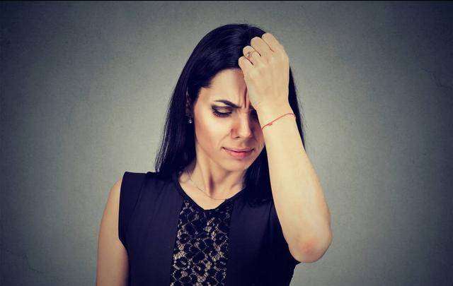 老婆出轨小10岁的男同事,不离婚可以,我也不会放过小三