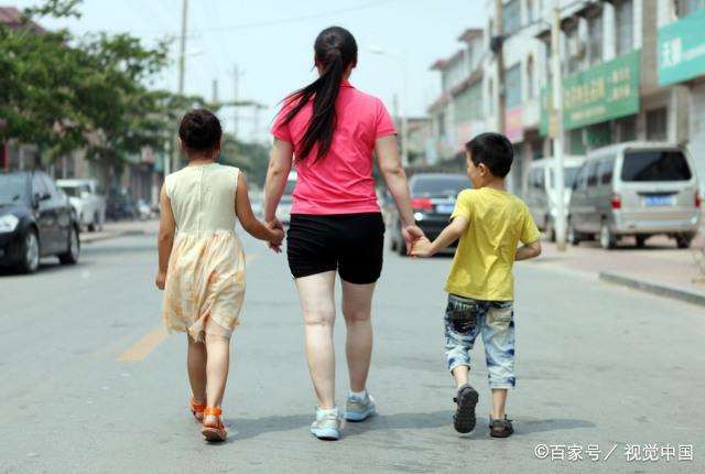 独自带两个孩子的单亲妈妈 单身妈妈带俩娃租房后续