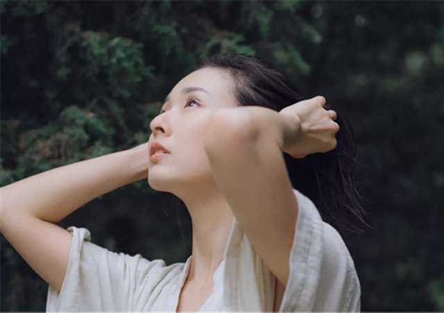 会独处的女人,往往活得简单舒适