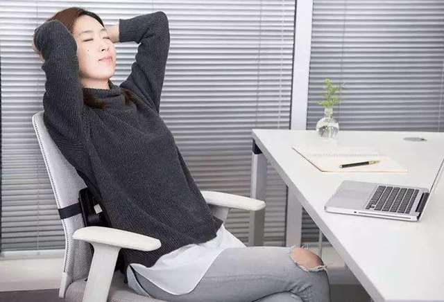  妈妈陪客户喝酒 发现妈妈当别人的小三