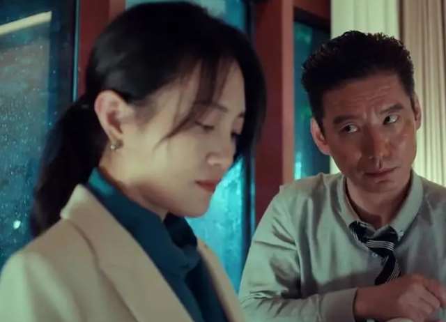  妈妈陪客户喝酒 发现妈妈当别人的小三