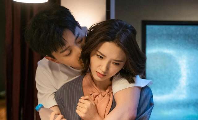 为了升职牺牲自己 美女为了升职牺牲自己