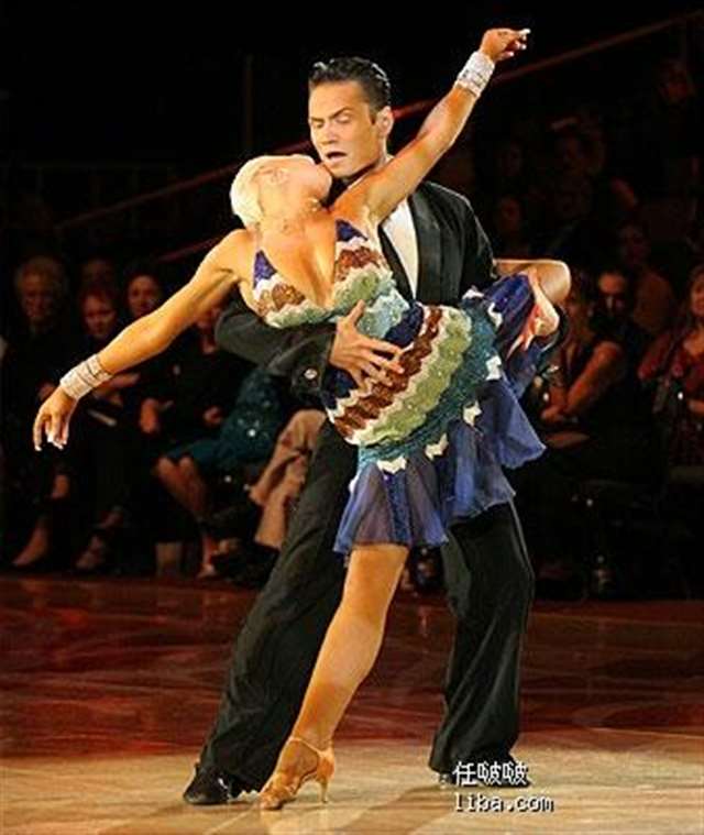 跳拉丁舞和舞伴c了 跳芭蕾的男生起反应了