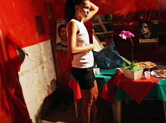  按摩师按到我高潮忍不住做了 口述他吻我下面出水