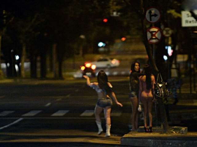  按摩师按到我高潮忍不住做了 口述他吻我下面出水