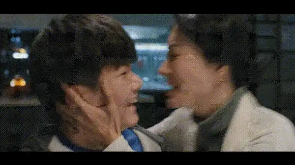 单亲洗澡被看到我 湿哒哒的内裤