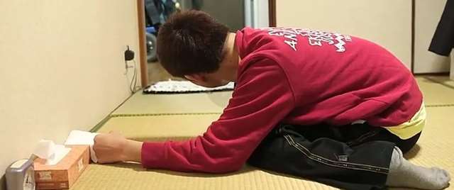 两个男孩子怎么做不可描述的事情