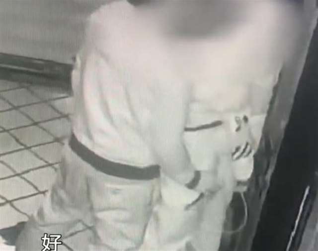 男女酒店夜情又亲又摸 乖女我会让你舒服的晓雯