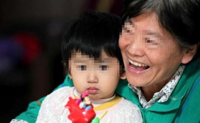 妈妈叫得很大声 儿子太强了 妈妈突然啊的叫了一声