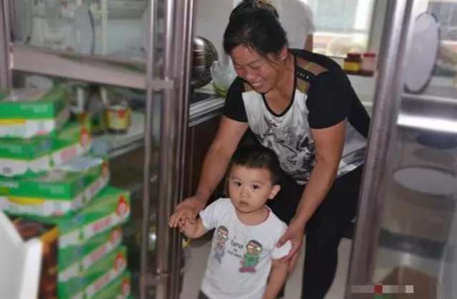 妈妈叫得很大声 儿子太强了 妈妈突然啊的叫了一声