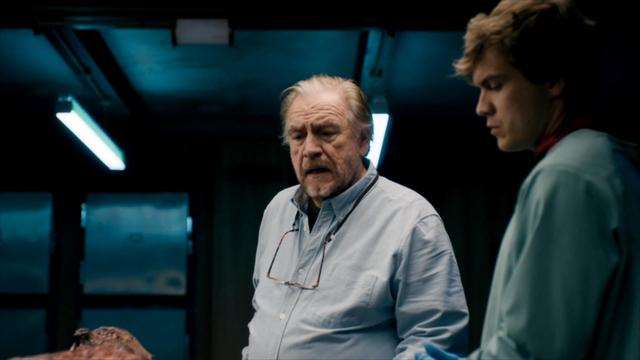 法医给女尸做检查 法医给女孩验尸