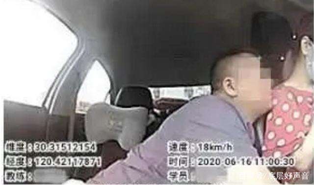 摸一下就好了 还没进门就忍不住开始了