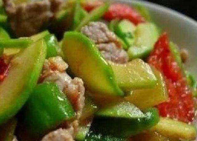 老公上级在我家吃饭  媳妇深夜陪别的男人吃饭