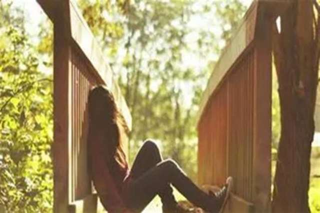 一个人撑得很累的说说,自己过得艰难的句子