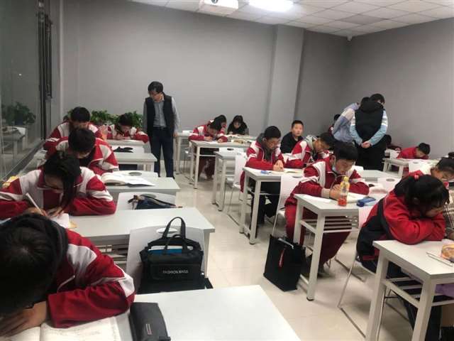 激励初三学生努力的话,努力拼搏的励志句子