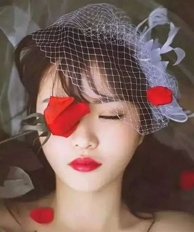 唯美句子:人有了心事后, 都想一个人静静地呆着