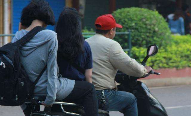  摩托车不小心进入 骑动感单车流水了