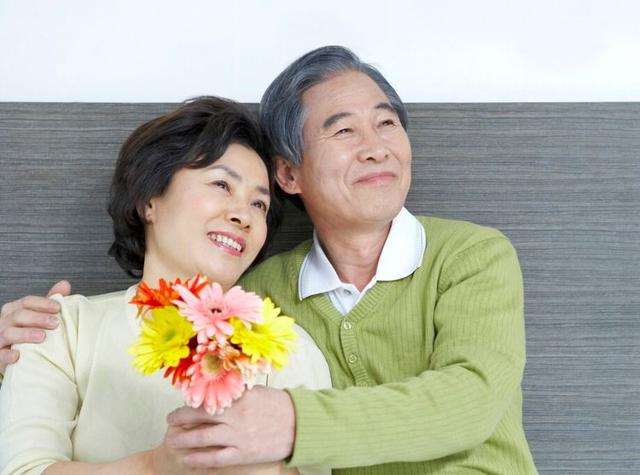 少妇口述闺蜜引诱我出轨 晚上与闺蜜互慰口述