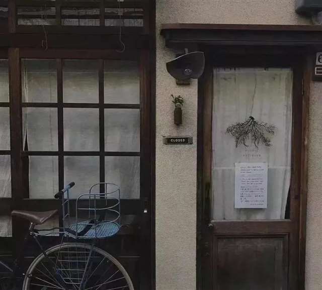 心里空落落的文案“天不可能一直黑,你也不可能一直发光,对吧”