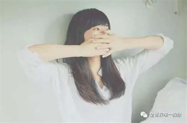 心里空荡荡的唯美句子:这个世界上最不缺的就是随处可见的漂亮女生!