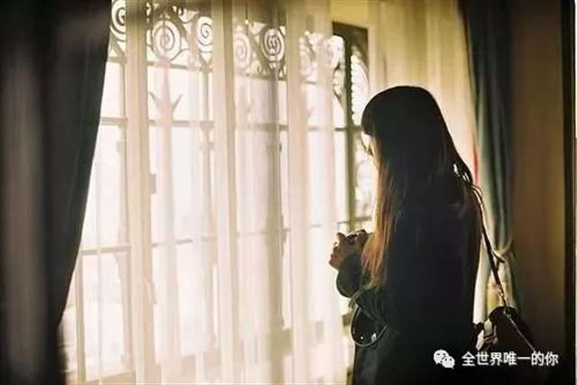 心里空荡荡的唯美句子:这个世界上最不缺的就是随处可见的漂亮女生!