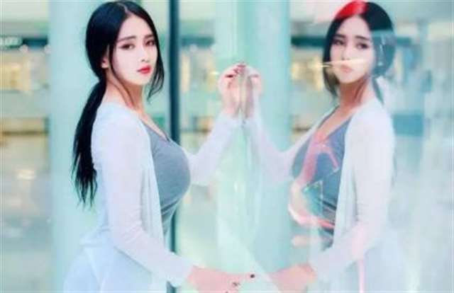 我40多了经常和小伙子做 邻居的粗大让我高潮 我被两个小伙子同时做