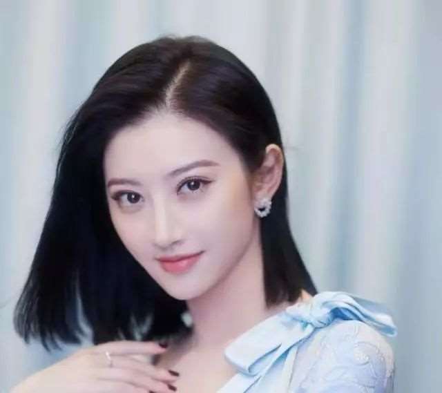 身材不错的小情人[18p] 情侣之间的第一次