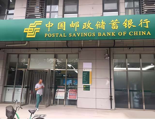 挺进新婚少妇雪白肉体 我在新婚少妇身体里冲刺