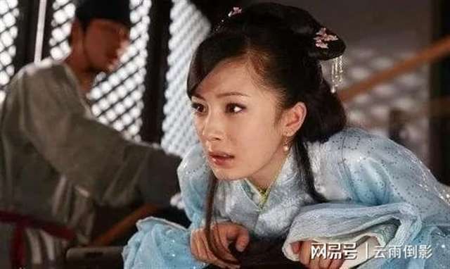 拷起来拿鞭子抽屁股             把腿扳开鞭子抽中间        