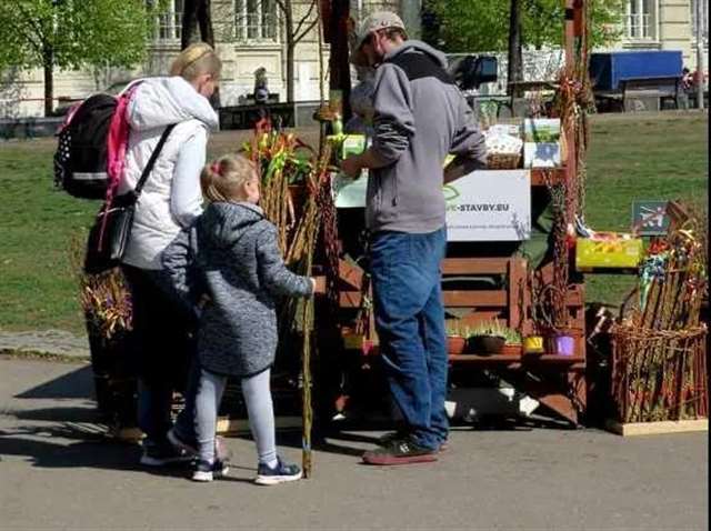 被带到调教室刑床惩罚 被绑在实验台上用道具调教