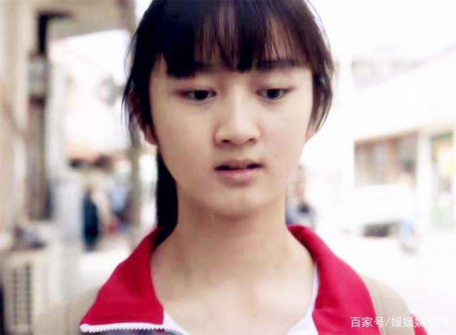 撞击美艳老师后臀 女老师夏金兰