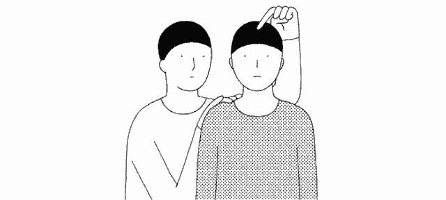 办公桌下女性奴含着             桌上吃饭,桌下热火朝天        