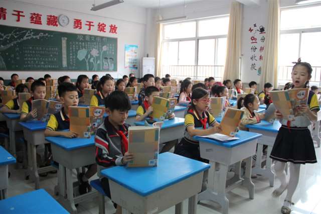 多图直击临沂小学生开学现场