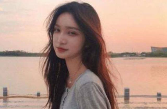 受不了把岳睡了 第一次和岳母出差听到隔壁声音