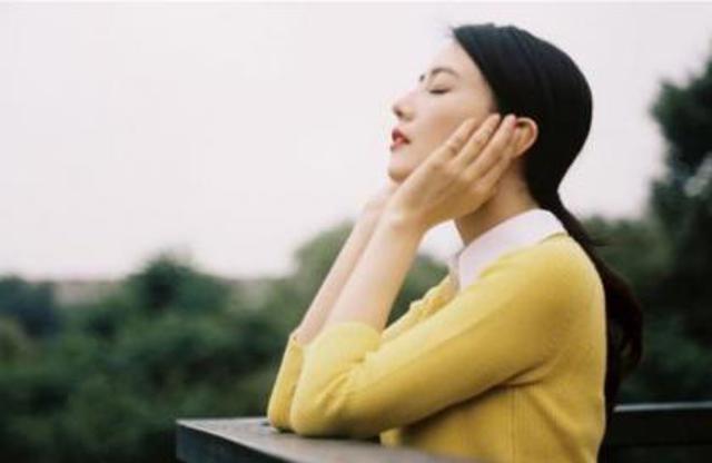 岳～一下进来 岳装睡到我房间和我做