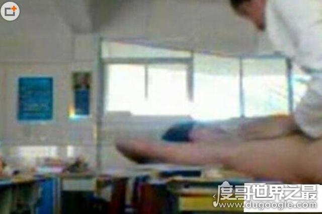 高三在教室打毕业炮 90后高中生艳照门事件