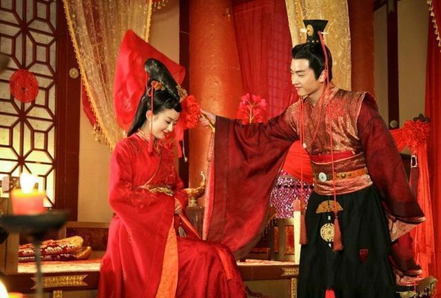 洞房花烛夜都是怎么过的,入洞房是怎么来的?