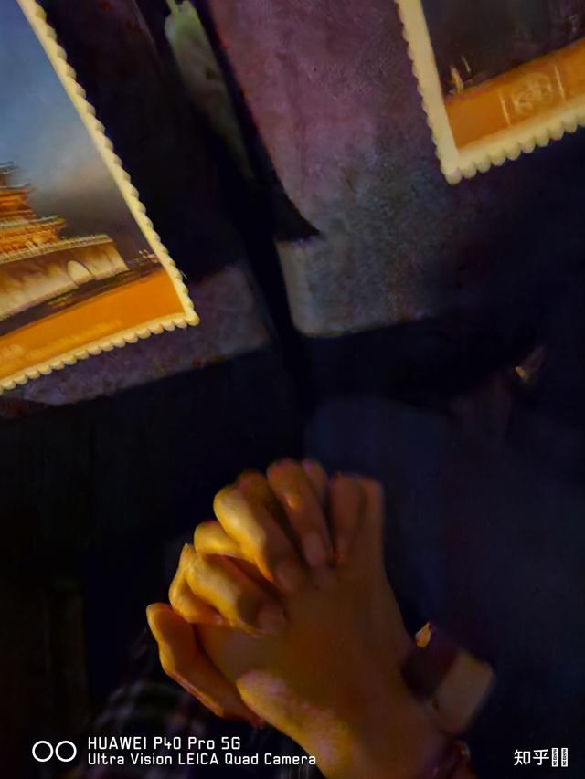 跨坐在男朋友的 坐在男朋友身上面摇来摇去