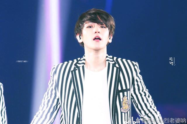 姐姐我帮你,我帮你涂身体乳.