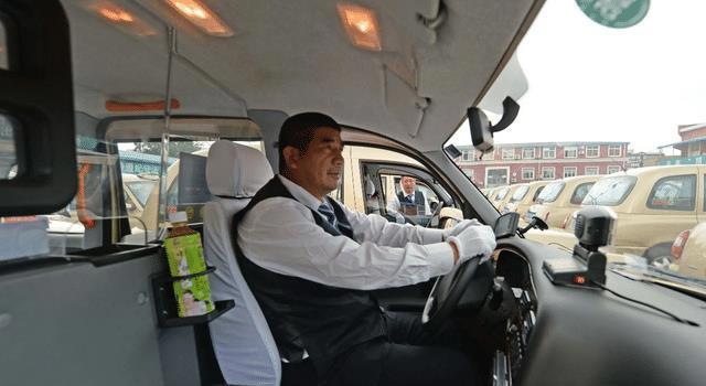 富婆招聘包男人招聘联系信息 招聘男公关的微信