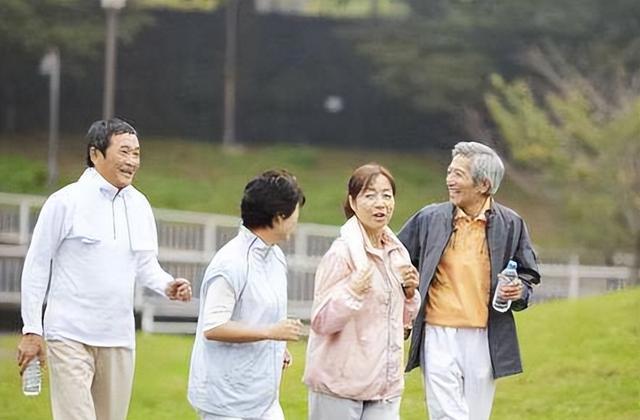 孤寡女老人找男保姆