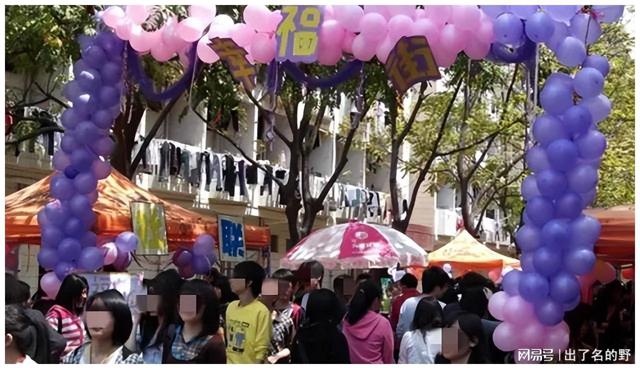 塞红酒瓶和烛台，追求刺激，别出心裁在野外激情