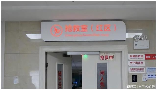 塞红酒瓶和烛台，追求刺激，别出心裁在野外激情