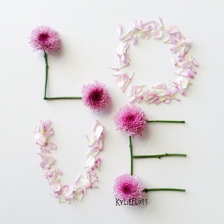 初一朋友圈吉祥语句，祝您春节快乐，大吉大利！